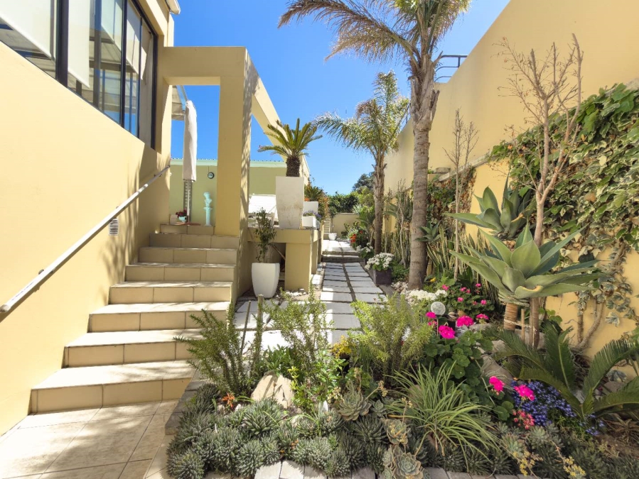 4 Bedroom Property for Sale in Sunset Links Western Cape